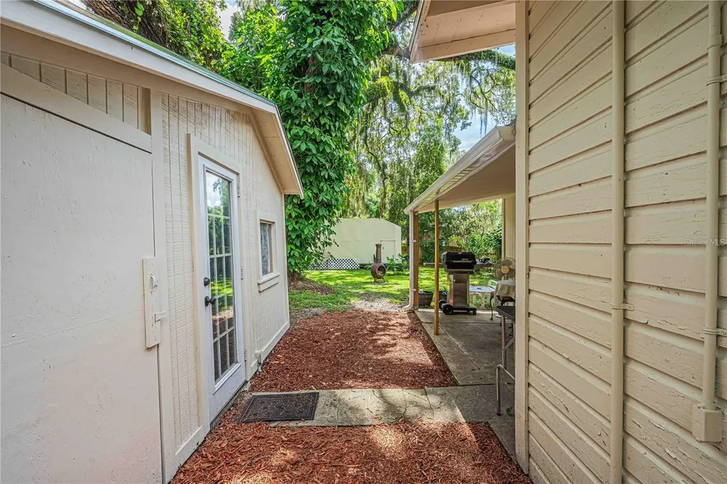 12369 SE 130th Court Ocklawaha FL 32179