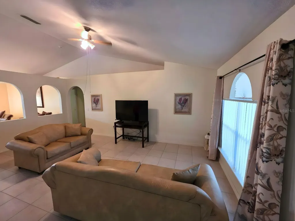 907 Stockport Drive Kissimmee FL 34758
