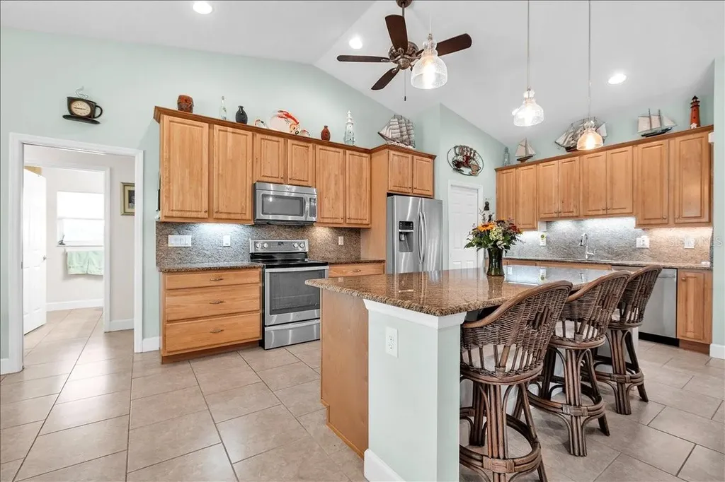 519 W Cashew Punta Gorda FL 33955