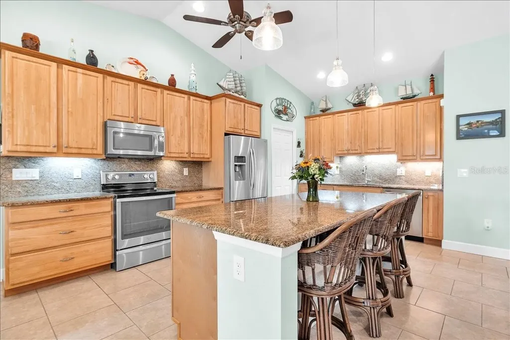 519 W Cashew Punta Gorda FL 33955