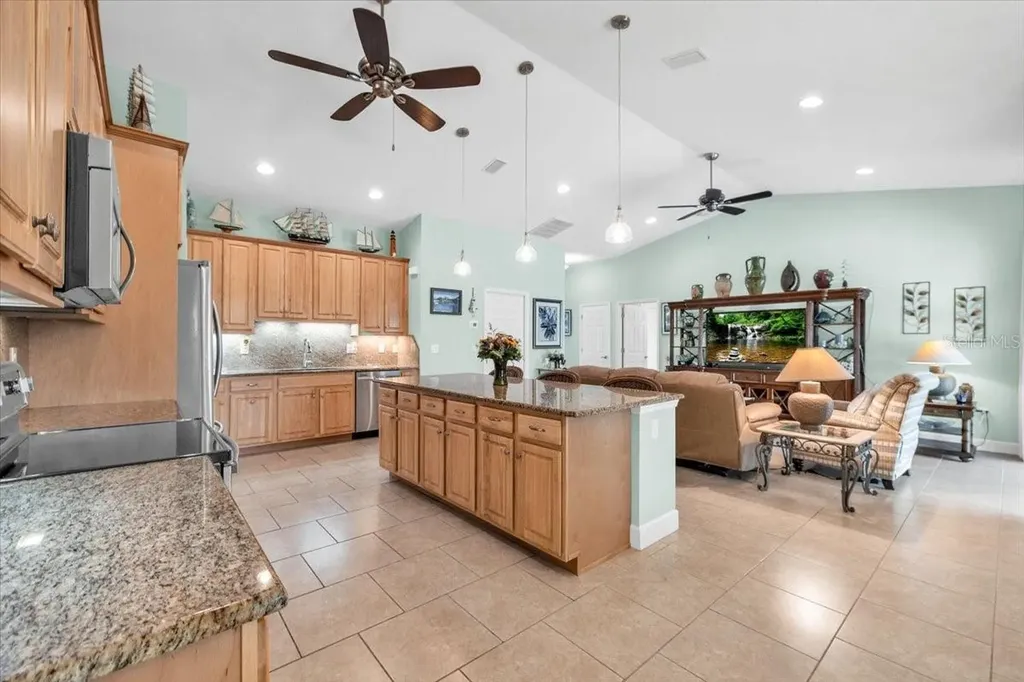 519 W Cashew Punta Gorda FL 33955