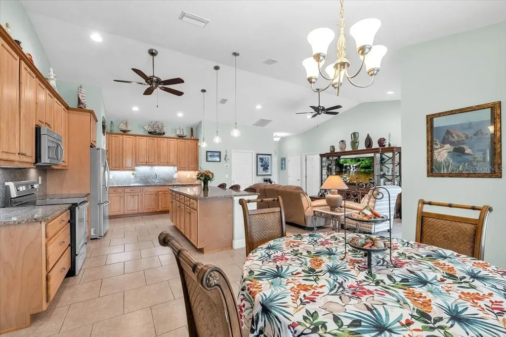 519 W Cashew Punta Gorda FL 33955