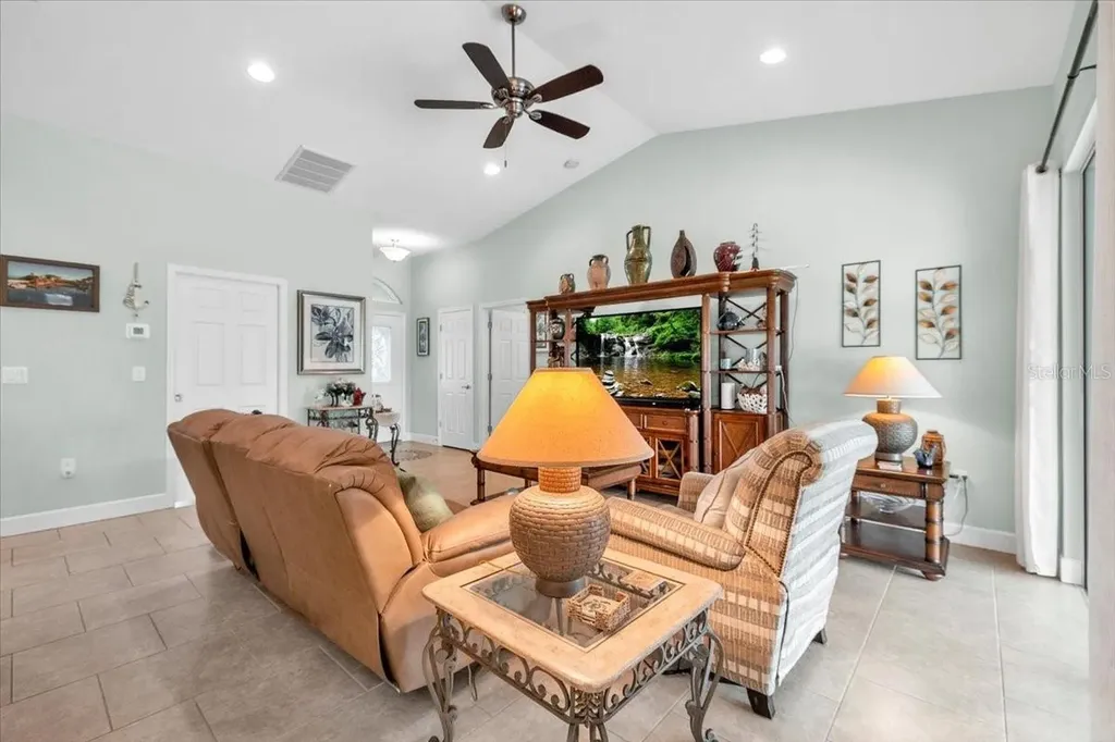 519 W Cashew Punta Gorda FL 33955