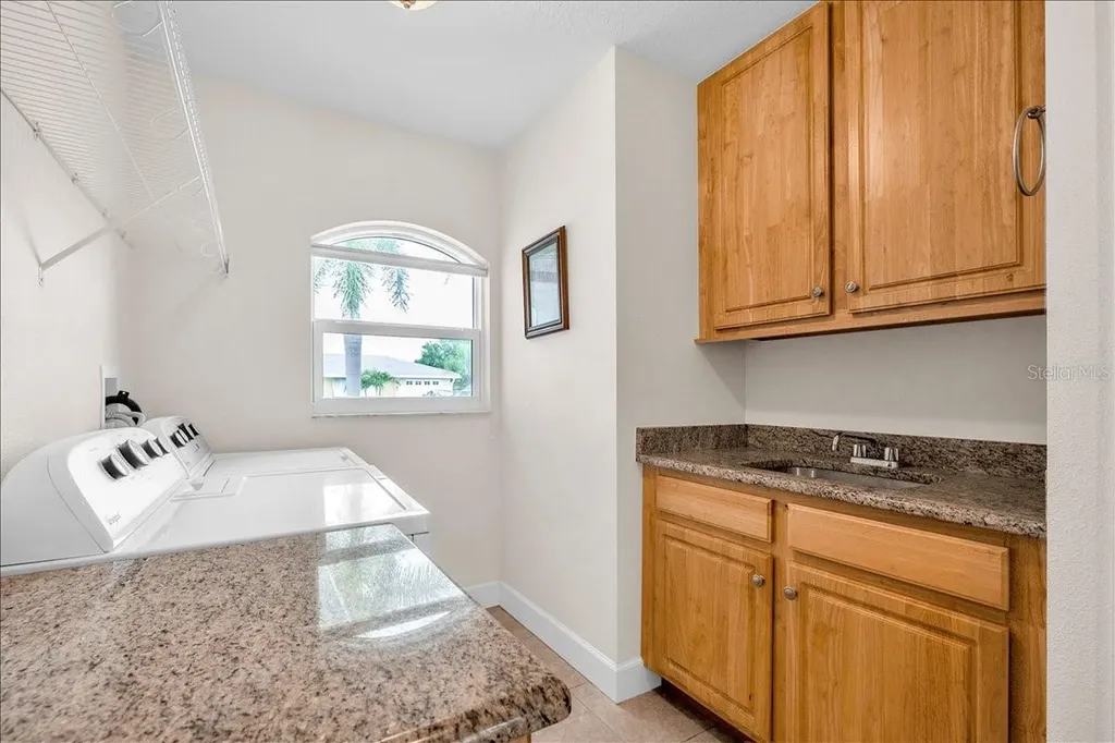 519 W Cashew Punta Gorda FL 33955