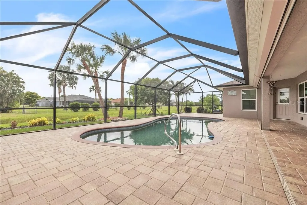 519 W Cashew Punta Gorda FL 33955