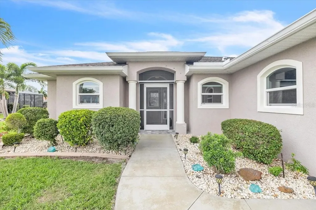 519 W Cashew Punta Gorda FL 33955