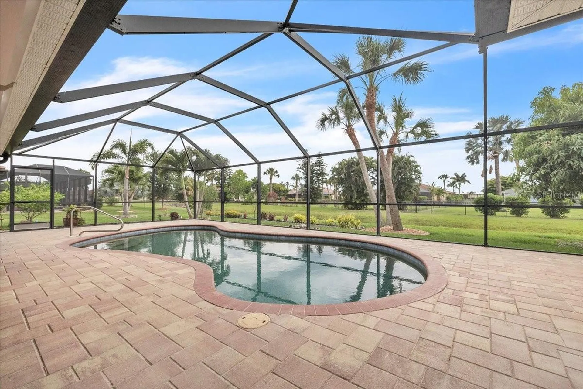 519 W Cashew Punta Gorda FL 33955
