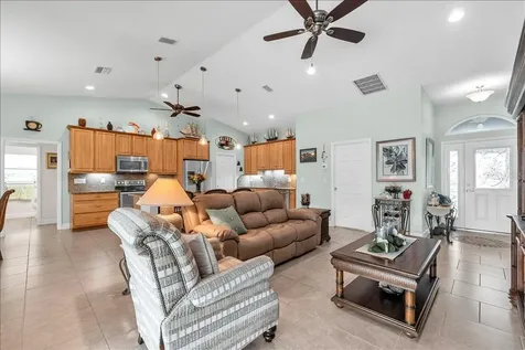519 W Cashew Punta Gorda FL 33955