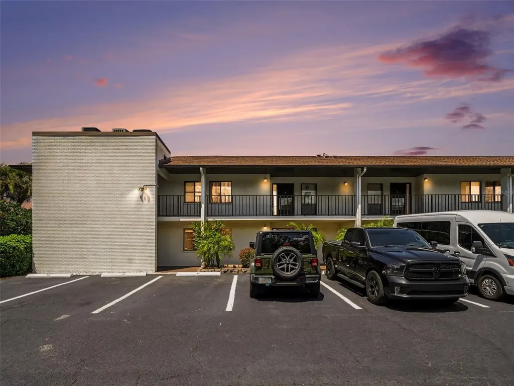 7205 Curtiss Avenue 1a Avenue Sarasota FL 34231