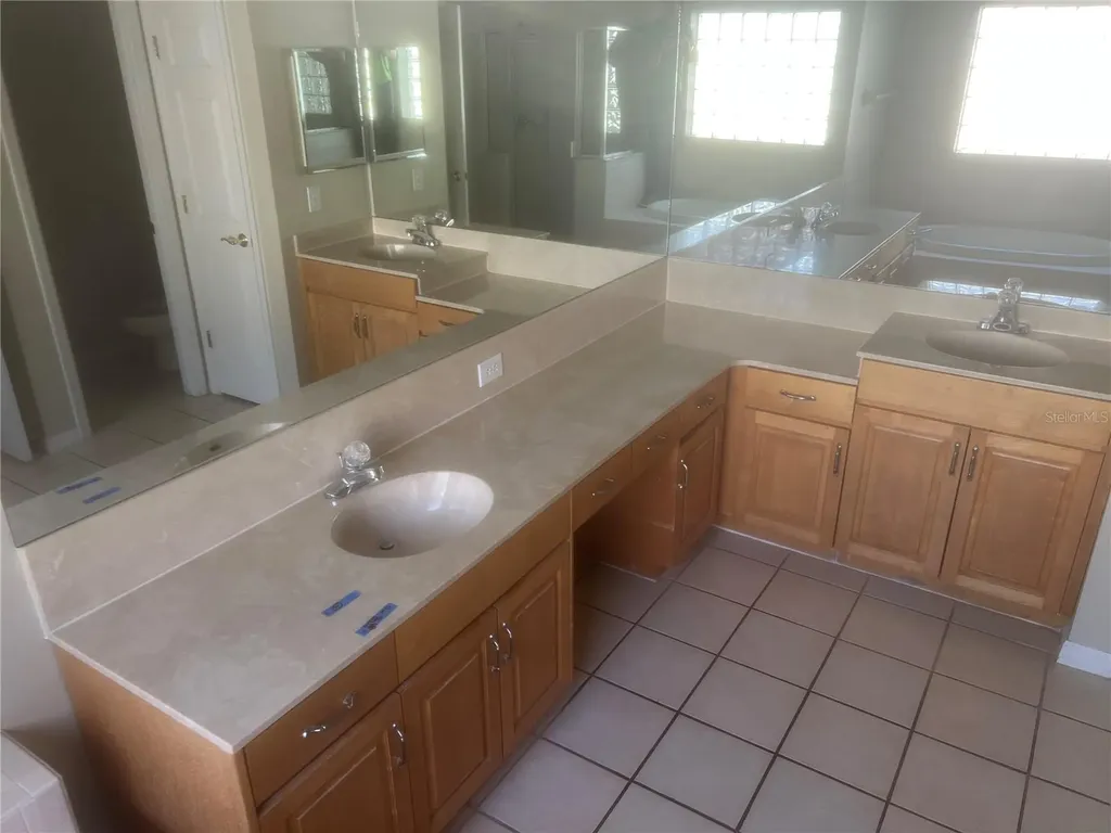10237 Shadow Branch Drive Tampa FL 33647