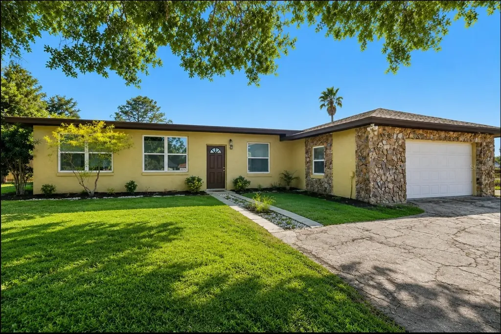 8812 Oakwood Drive Lake Wales FL 33898