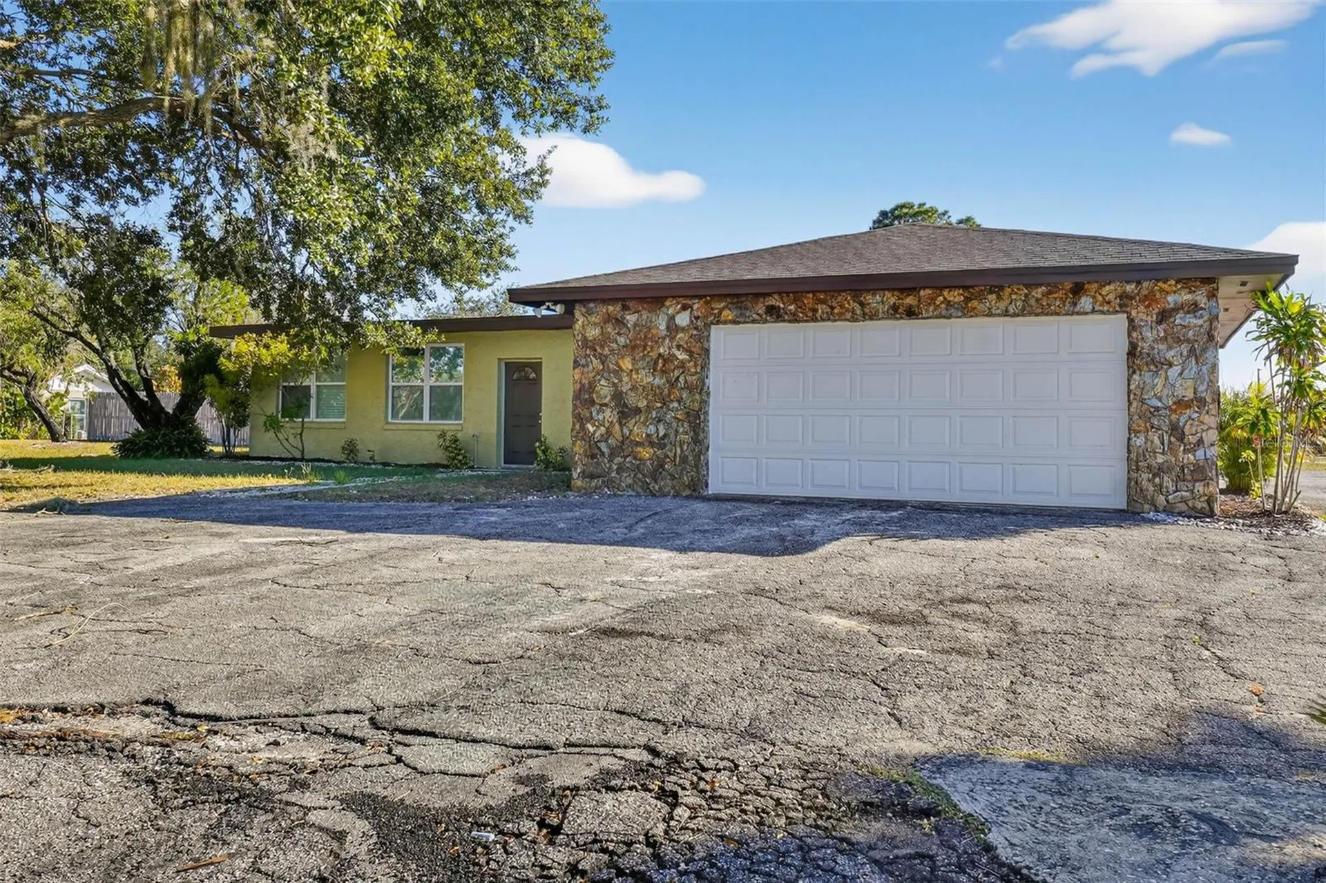 8812 Oakwood Drive Lake Wales FL 33898