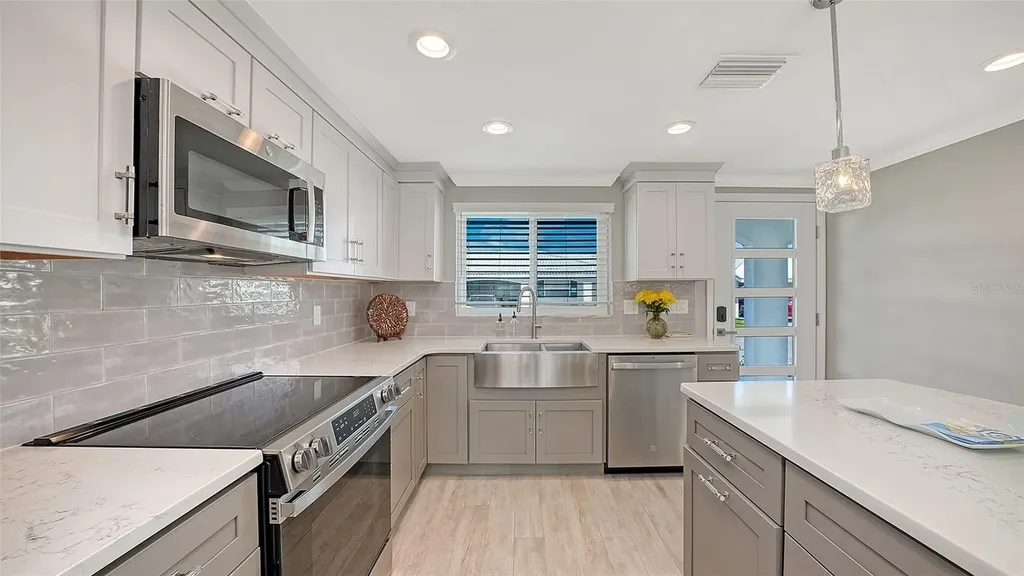 900 Spanish Drive N Longboat Key FL 34228