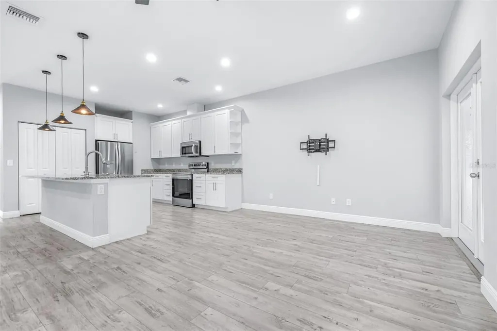 1505 E North Bay Street Tampa FL 33610