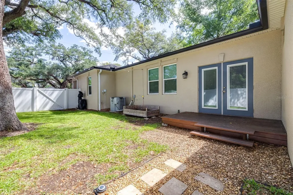 1505 E North Bay Street Tampa FL 33610