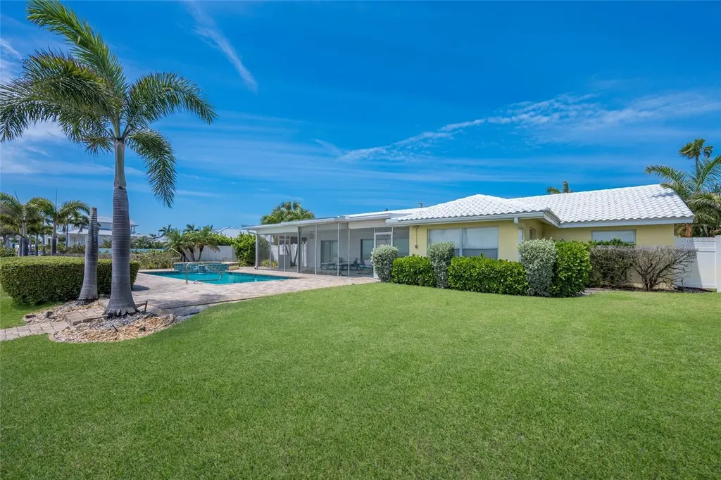 633 Key Royale Drive Holmes Beach FL 34217