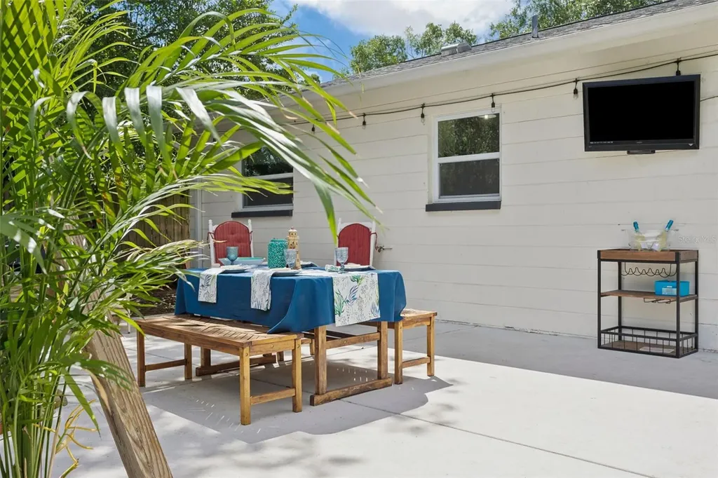 1006 E Norfolk Street Tampa FL 33604