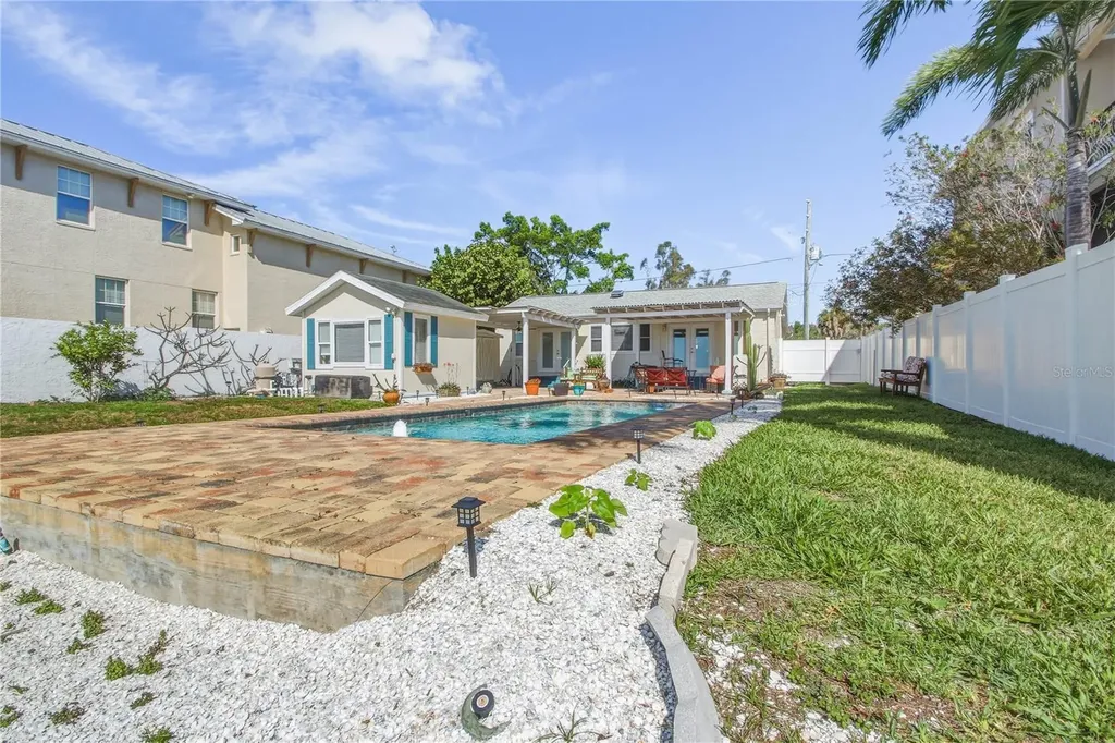 950 Weedon Drive NE St Petersburg FL 33702