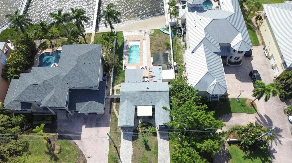 950 Weedon Drive NE St Petersburg FL 33702