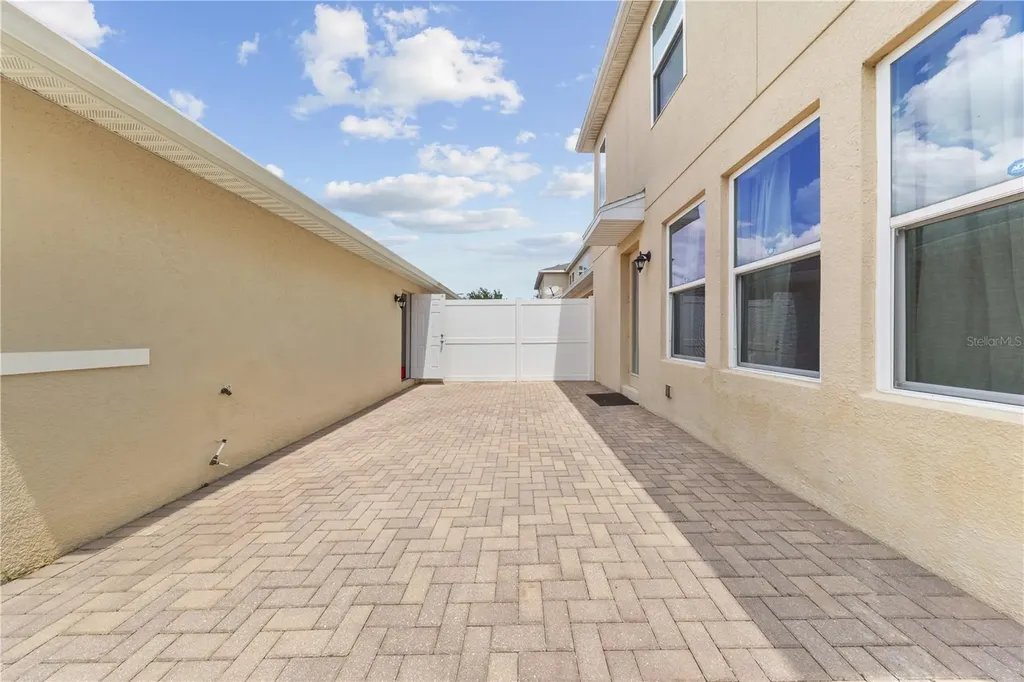8012 Bluejack Oak Drive Winter Garden FL 34787