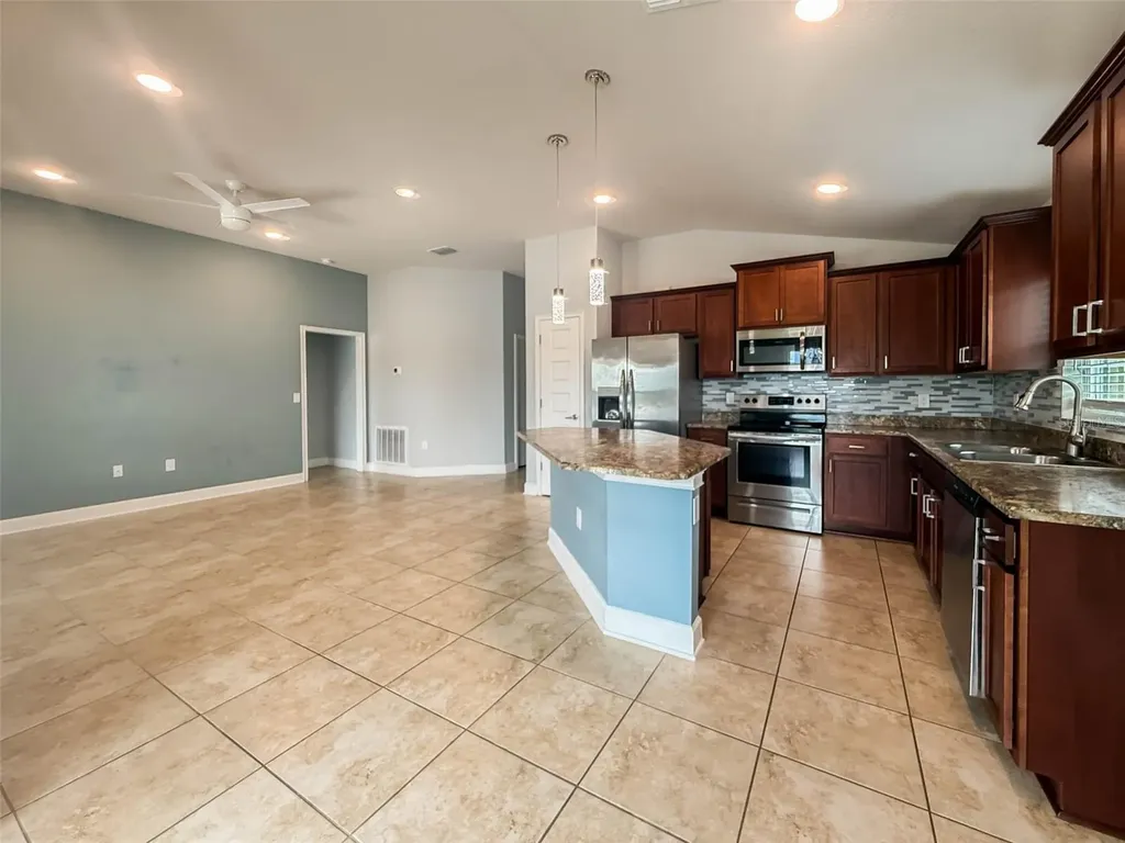 1061 Citrus Landings Boulevard Davenport FL 33837
