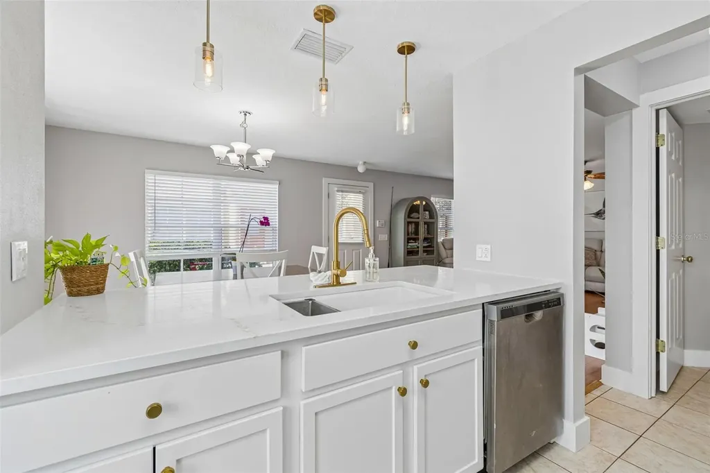 3863 Island Way St Petersburg FL 33705