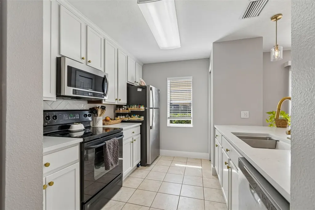 3863 Island Way St Petersburg FL 33705