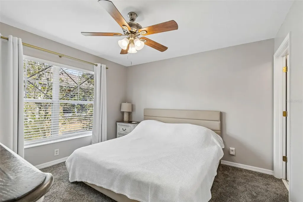 3863 Island Way St Petersburg FL 33705