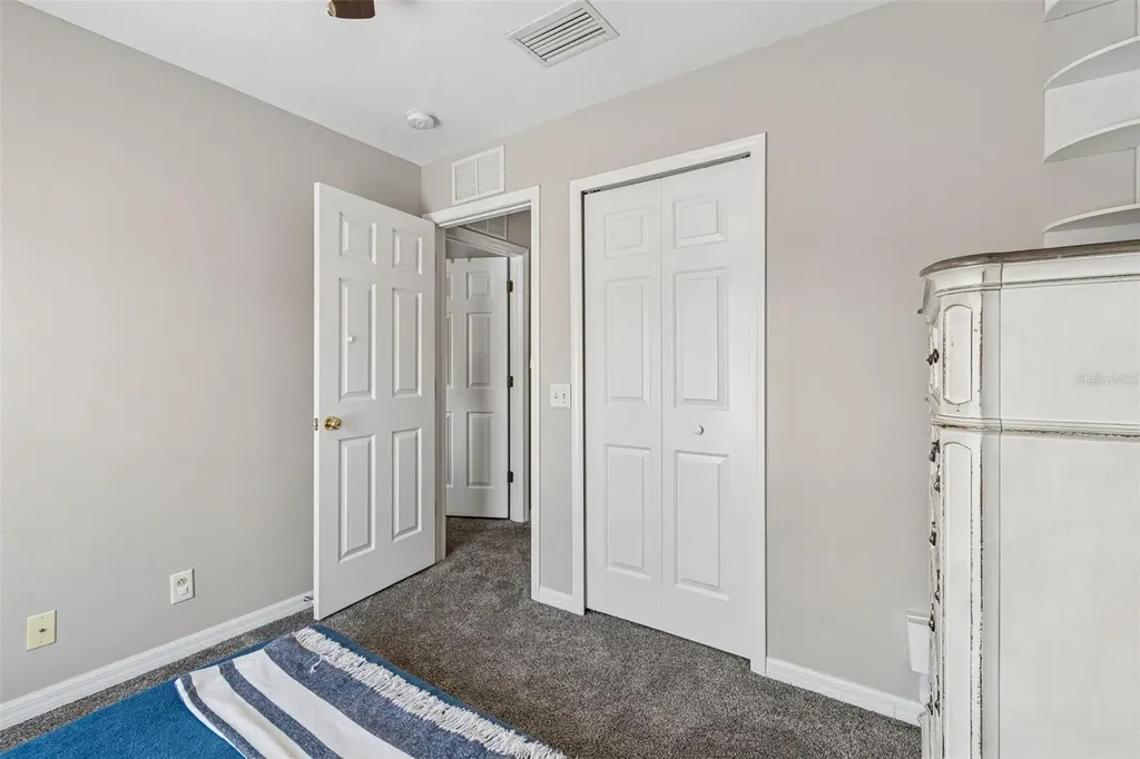 3863 Island Way St Petersburg FL 33705