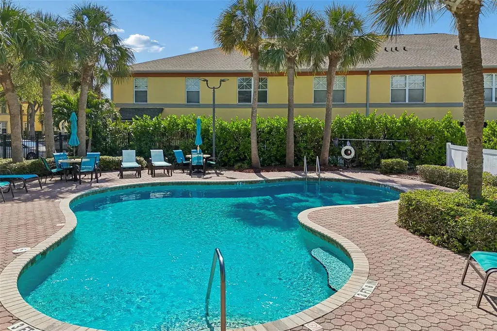 3863 Island Way St Petersburg FL 33705