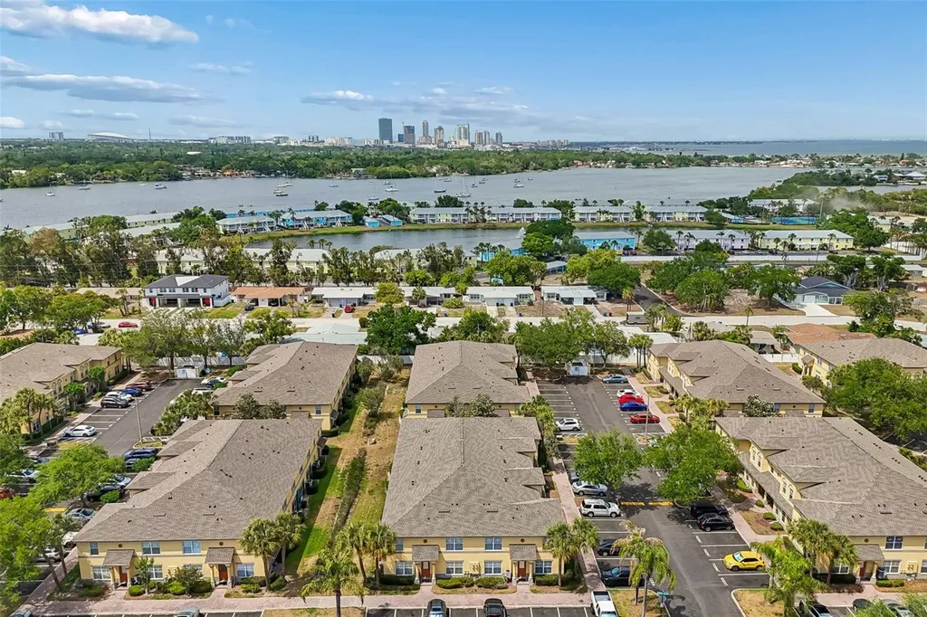 3863 Island Way St Petersburg FL 33705