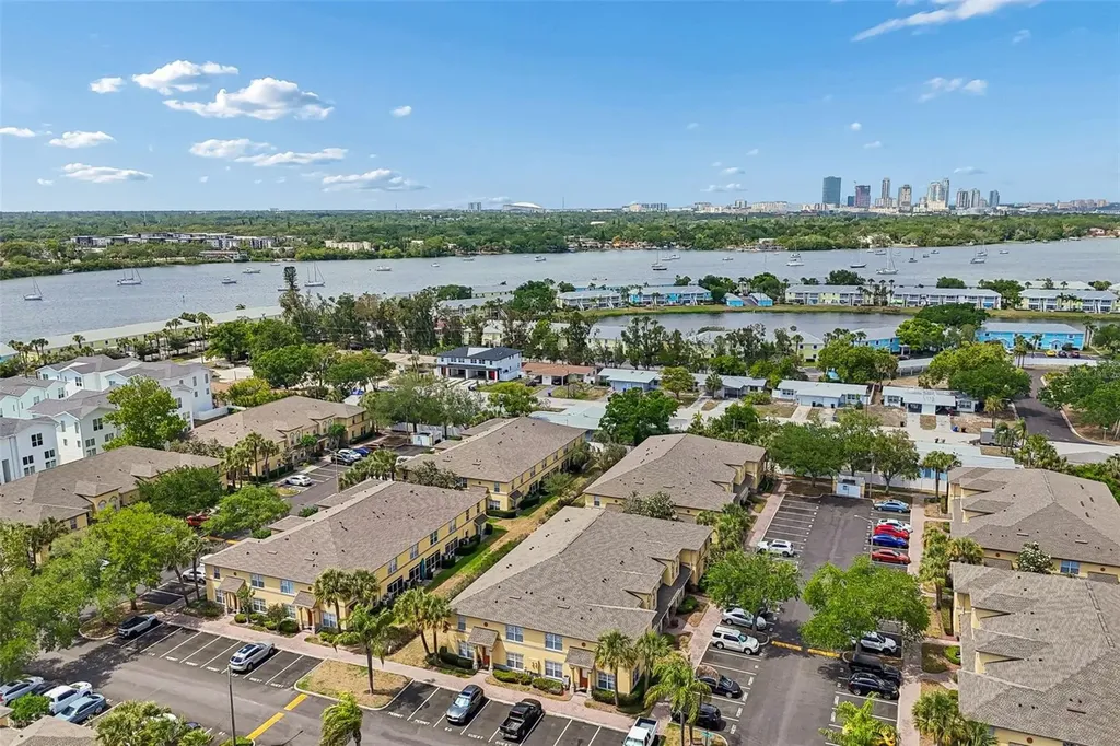 3863 Island Way St Petersburg FL 33705