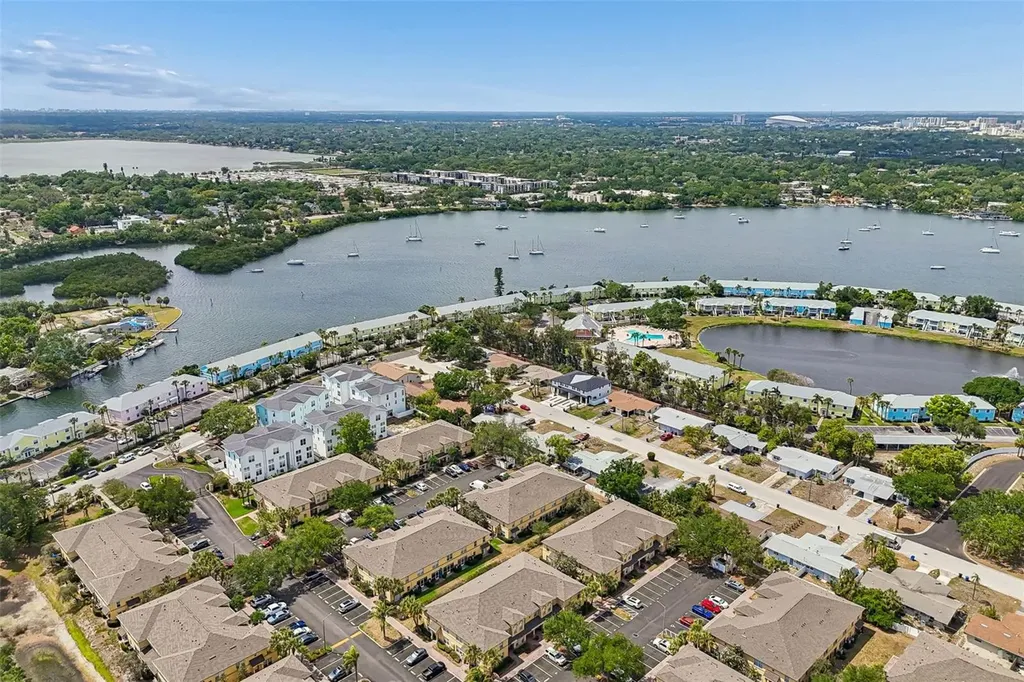 3863 Island Way St Petersburg FL 33705