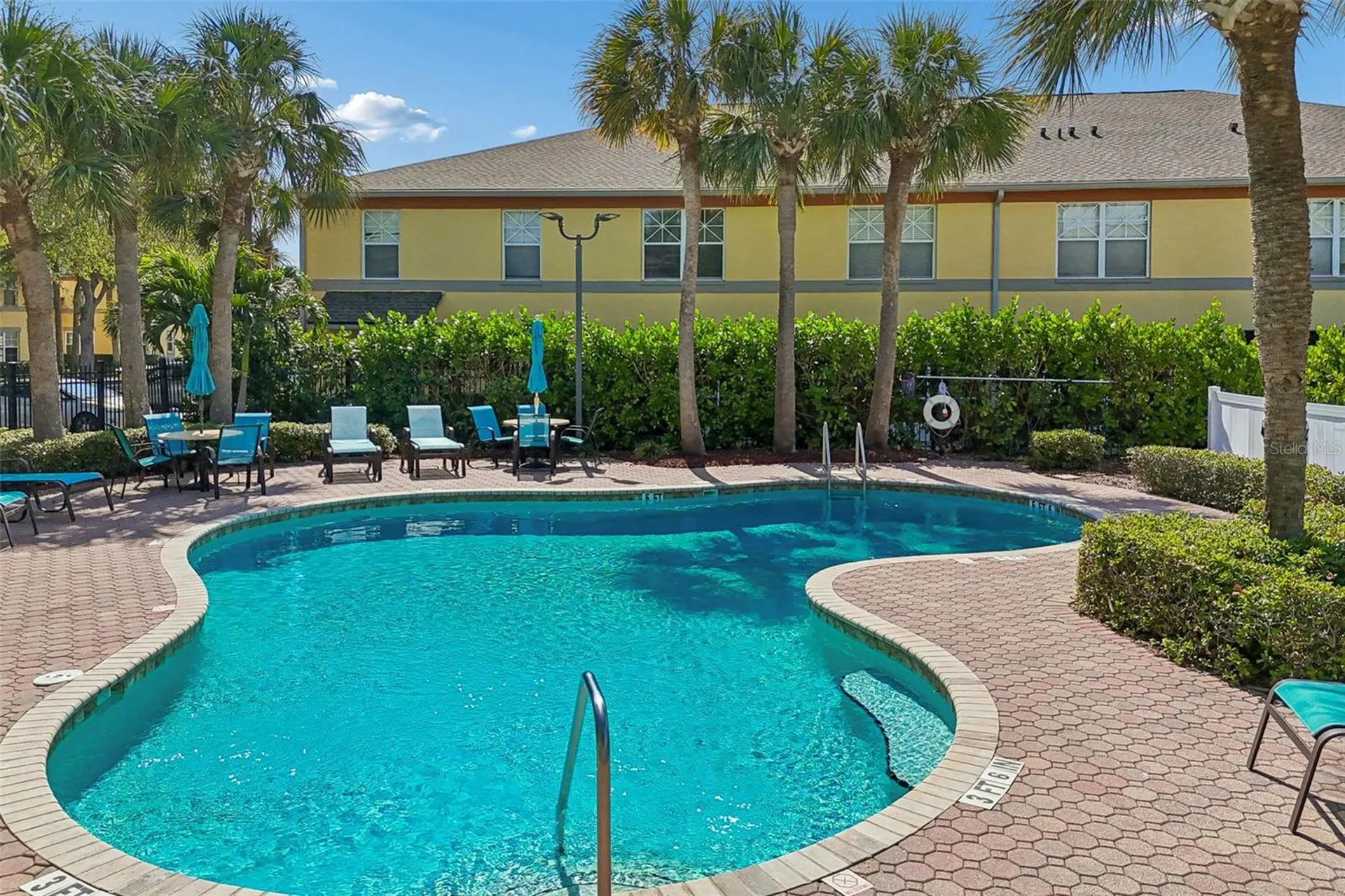 3863 Island Way St Petersburg FL 33705