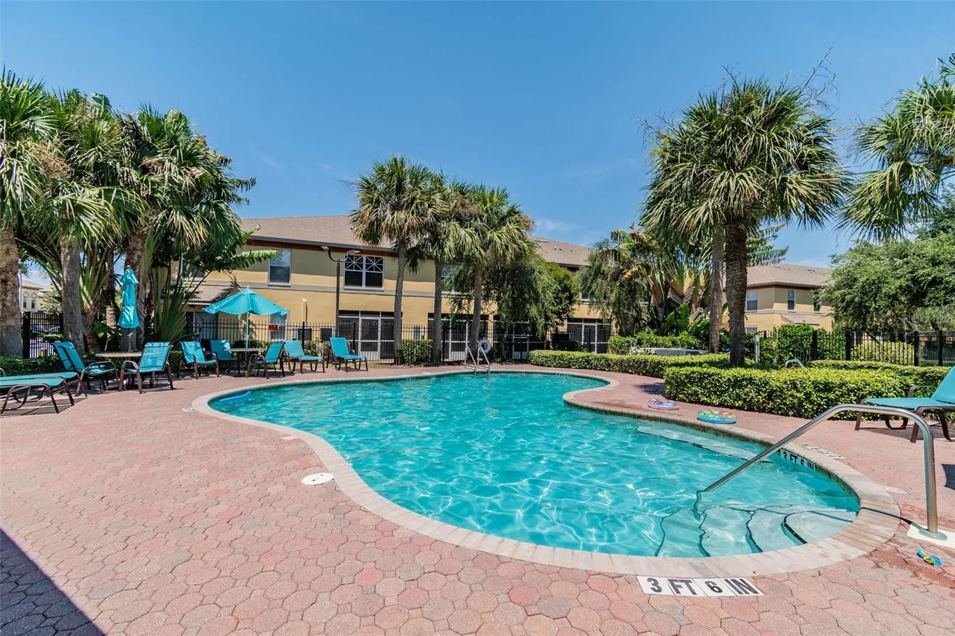3863 Island Way St Petersburg FL 33705
