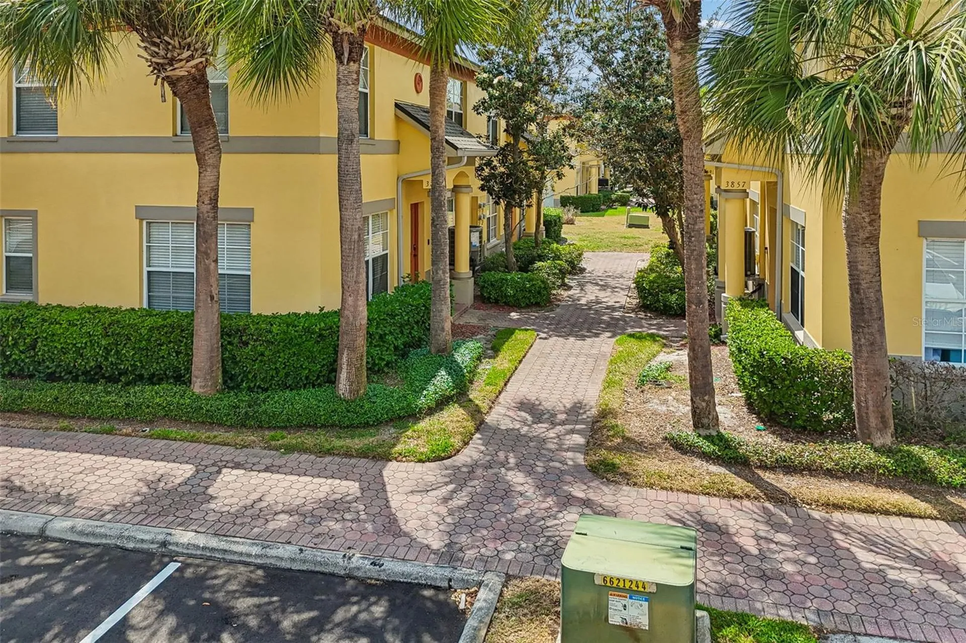3863 Island Way St Petersburg FL 33705