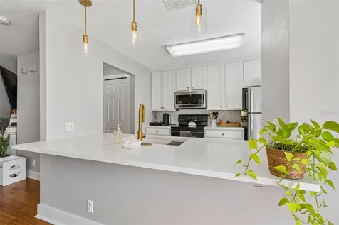 3863 Island Way St Petersburg FL 33705