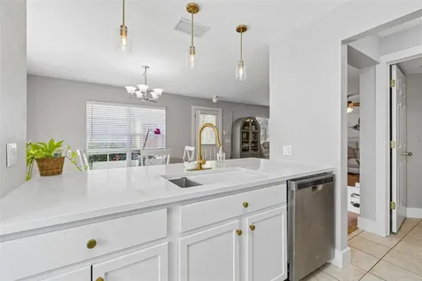 3863 Island Way St Petersburg FL 33705