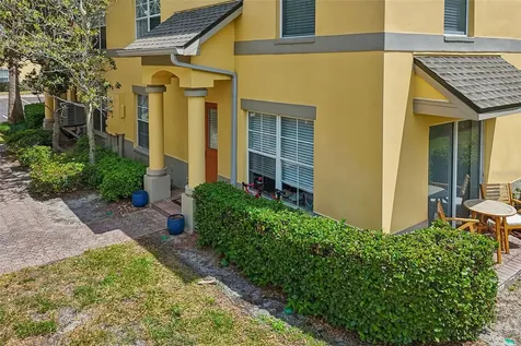 3863 Island Way St Petersburg FL 33705