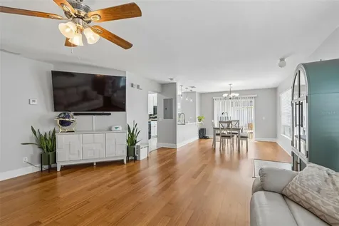 3863 Island Way St Petersburg FL 33705