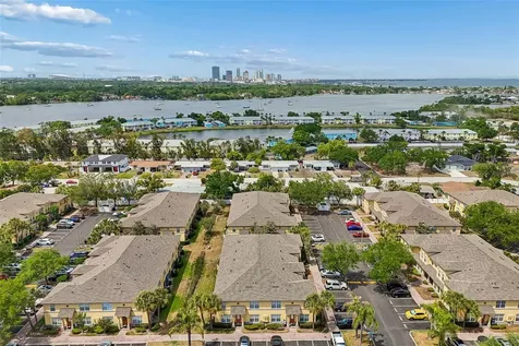 3863 Island Way St Petersburg FL 33705