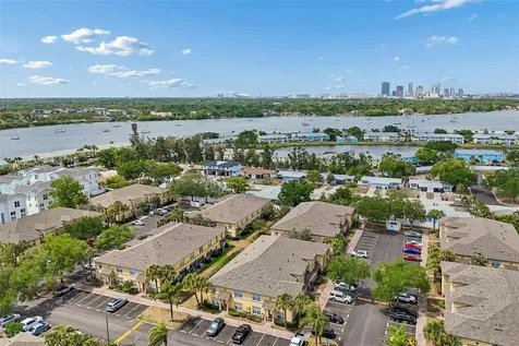 3863 Island Way St Petersburg FL 33705