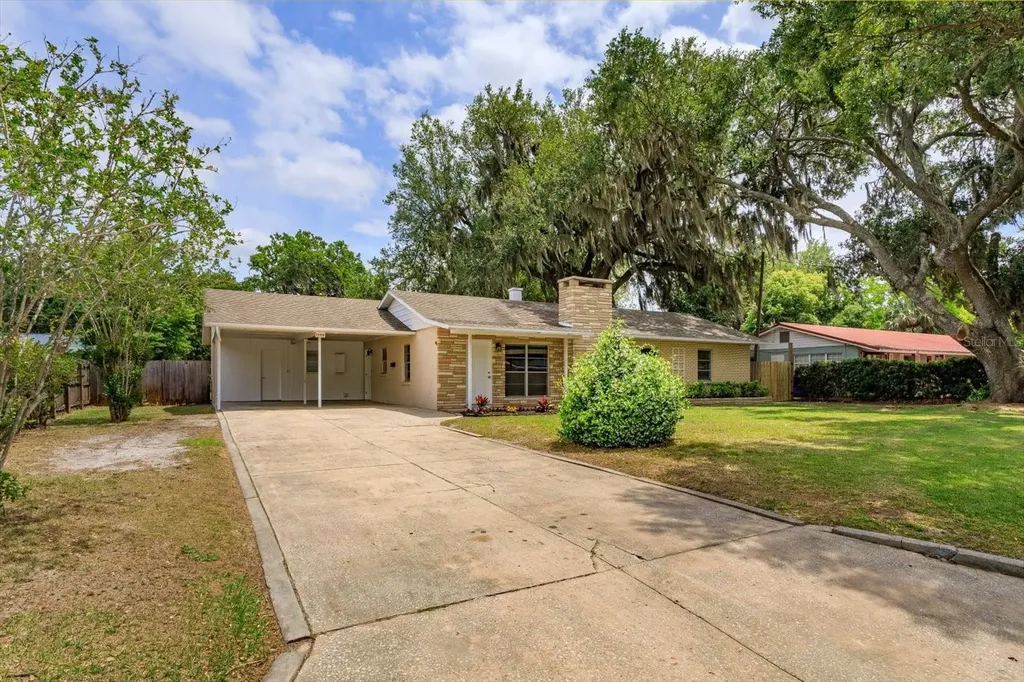 1300 Orange Avenue Tavares FL 32778
