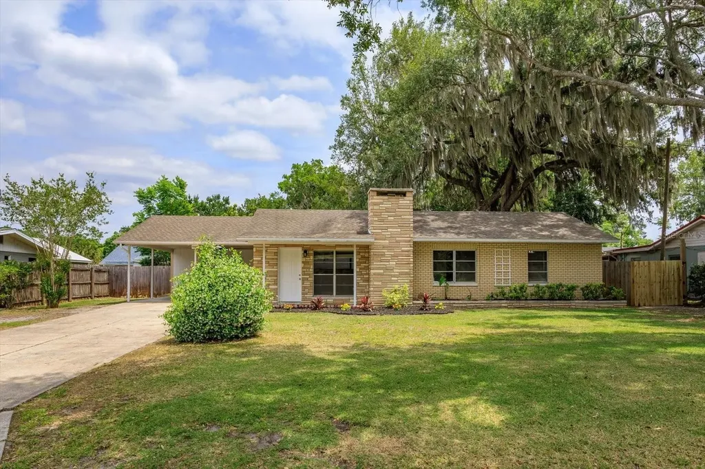1300 Orange Avenue Tavares FL 32778