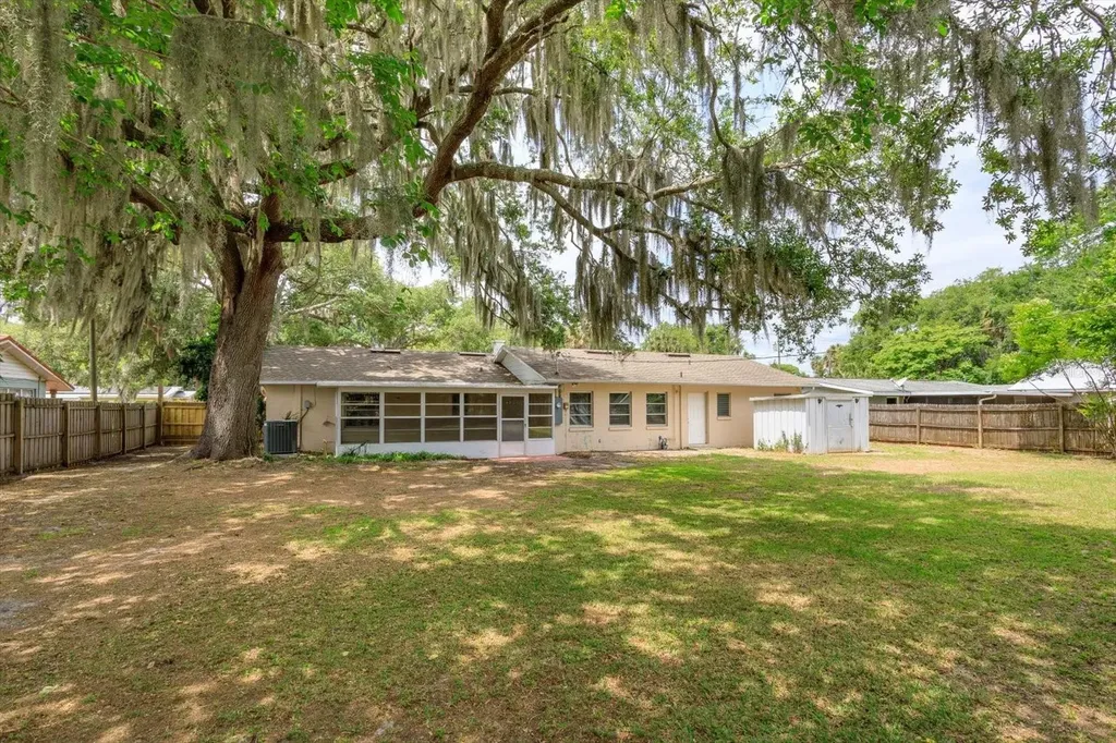 1300 Orange Avenue Tavares FL 32778