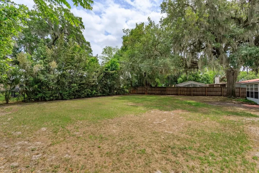 1300 Orange Avenue Tavares FL 32778