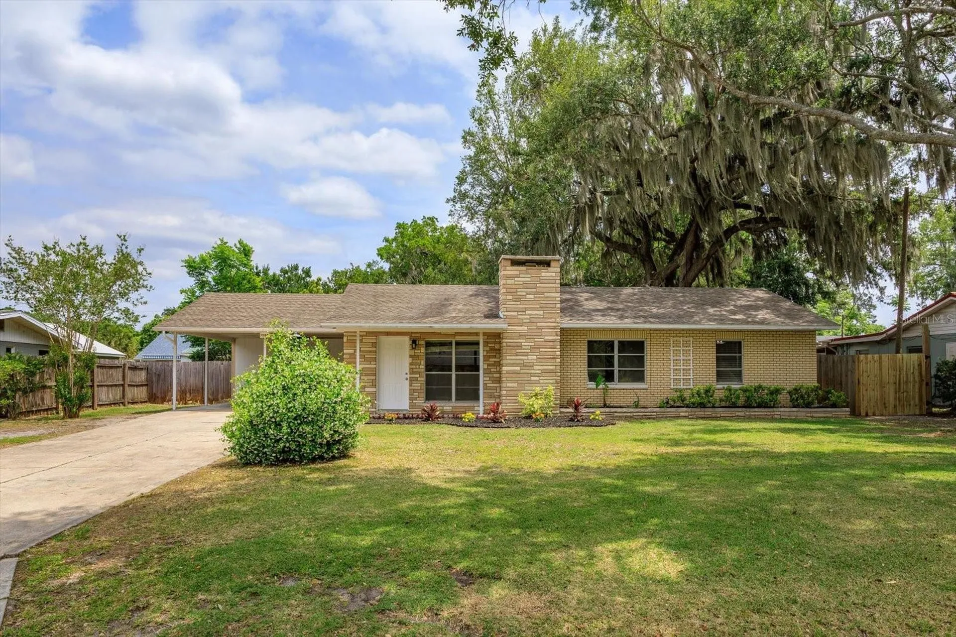 1300 Orange Avenue Tavares FL 32778