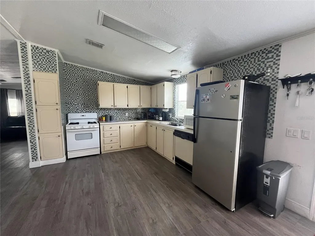 10780 State Road 60 E Lake Wales FL 33898