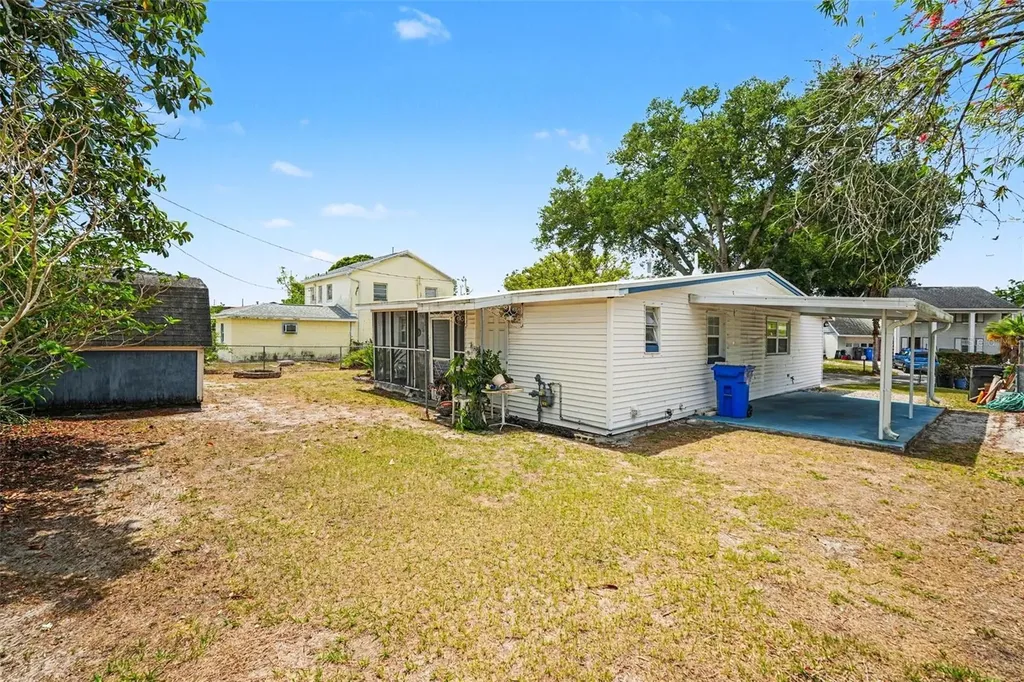 7815 N Woodlynne Avenue Tampa FL 33614