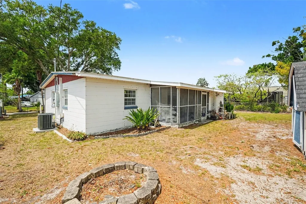 7815 N Woodlynne Avenue Tampa FL 33614